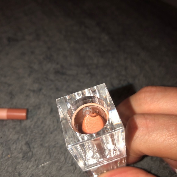 KKW BEAUTY Nude Lip Bundle NEVER USED - Picture 5 of 8